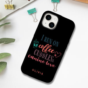 Ich laufe auf Kaffee, Kuscheln und Hunde Liebe Tea Case-Mate iPhone 14 Hülle