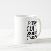 Ich laufe auf Kaffee und Sarcasi Kaffeetasse (VorderseiteRechts)