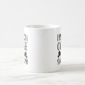 Ich laufe auf Kaffee und Sarcasi Kaffeetasse (Mittel)