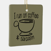Ich laufe auf Kaffee und Sarkasmus Keramikornament (Rechts)