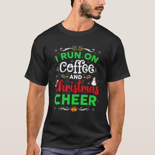 Ich laufe auf Kaffee und Weihnachts-Chef Funny Cof T-Shirt (Vorderseite)