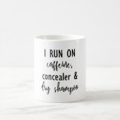 Ich laufe auf Koffein, Concealer u. trockene Kaffeetasse (Mittel)