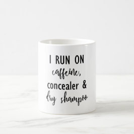 Ich laufe auf Koffein, Concealer u. trockene Kaffeetasse