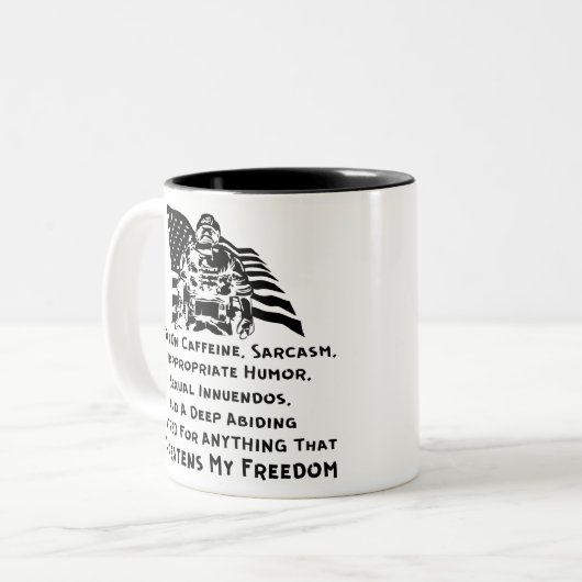 Ich laufe auf Koffein, Sarcasm, unangemessener Spa Zweifarbige Tasse (Vorderseite Links)