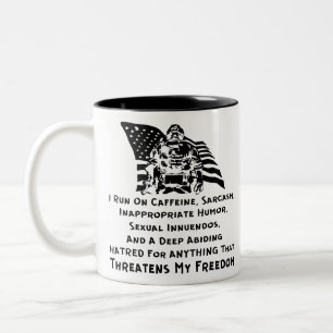 Ich laufe auf Koffein, Sarcasm, unangemessener Spa Zweifarbige Tasse