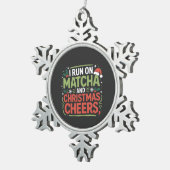 Ich laufe auf Matcha und Weihnachten heiße grünes Schneeflocken Zinn-Ornament (Rechts)