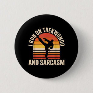 Ich laufe auf Taekwondo und Sarkasmus Lustiges Tae Button