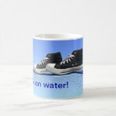 Ich laufe auf Wasser Kaffeetasse (Mittel)