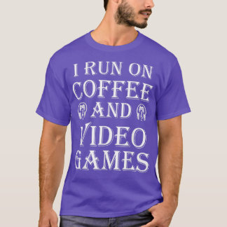 Ich laufe bei den Kaffee- und Videospielen bei den T-Shirt