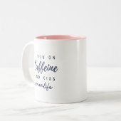 Ich laufe Coffein und küss #momlife Zweifarbige Tasse (Vorderseite Links)