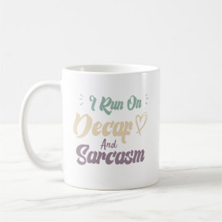 Ich laufe mit Entkoffeiniertem Kaffee und Sarkasmu Kaffeetasse