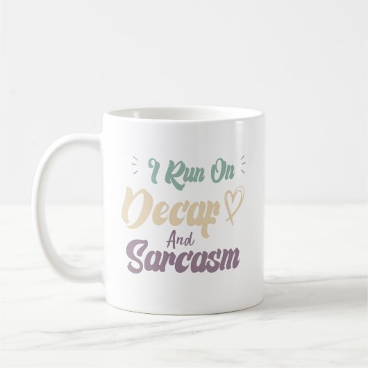 Ich laufe mit Entkoffeiniertem Kaffee und Sarkasmu Kaffeetasse (Links)