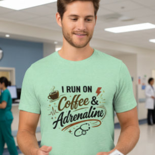Ich laufe mit Kaffee & Adrenalin Herren Krankenpfl Tri-Blend Shirt