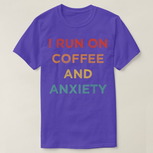 Ich laufe mit Kaffee und Angst geistiges Koffein T-Shirt (Design vorne)