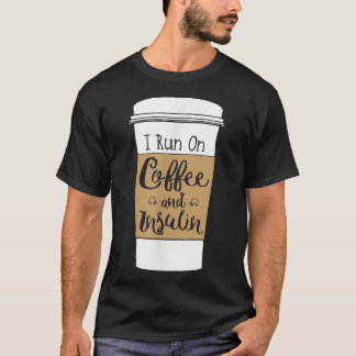 Ich laufe mit Kaffee und Insulin für Diabetes T-Shirt