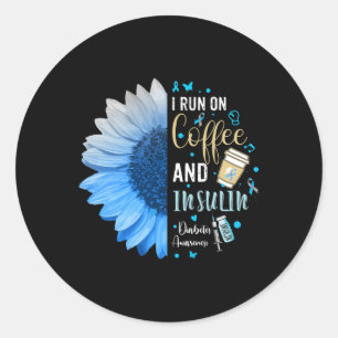 Ich laufe mit Kaffee und Insulin Geschenk für Diab Runder Aufkleber