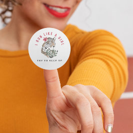 Ich laufe wie ein Motivierend Mädchen mit rotem Le Runder Aufkleber