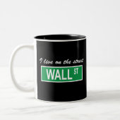 "Ich lebe auf der Straße Wall Street" Tasse (Links)