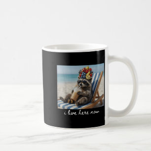 Ich lebe jetzt hier lustiger Waschbär trinkt Eiska Kaffeetasse