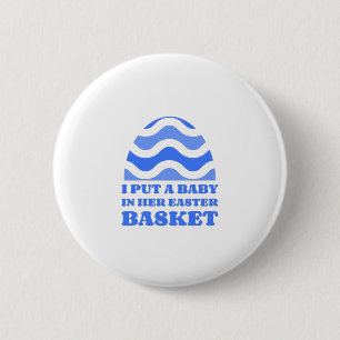 Ich legte ein Baby in ihren Osterkorb Button