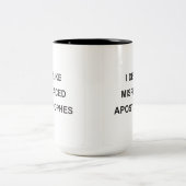 Ich lehne verlegte Apostrophe ab Zweifarbige Tasse (Mittel)