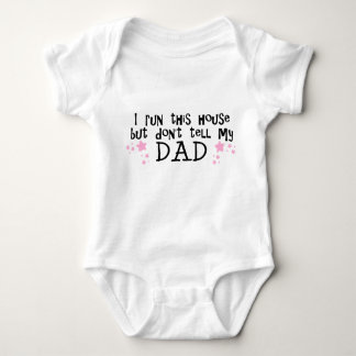 Ich leite dieses Haus (VATER) Girl Säugling Onsie Baby Strampler
