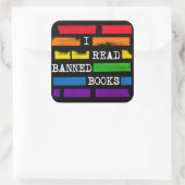 Ich lese "Banned Books Rainbow" Quadratischer Aufkleber (Tasche)