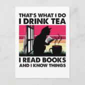 Ich lese Bücher und ich weiß Dinge Postkarte (Vorderseite)