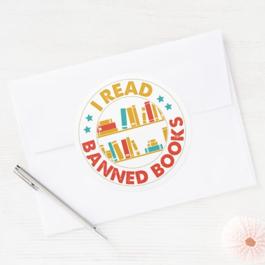 Ich lese verbotene Bücher mit großen Aufklebern Runder Aufkleber (Umschlag)