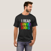Ich lese verbotene Bücher Regenbogen T-Shirt (Vorne ganz)