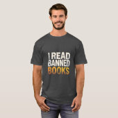 Ich lese verbotene Bücher T-Shirt (Vorne ganz)