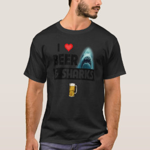 Ich liebe Bier und Haie, die den Weißen Ozean trin T-Shirt