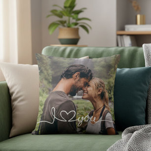 Ich liebe dich in weißer Schrift mit individuellem Kissen