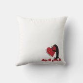 Ich Liebe dir mehr! Pinguin und Rotes Herz Kissen (Rückseite)