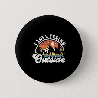 Ich liebe es, draußen zu pinkeln, lustiger Camping Button