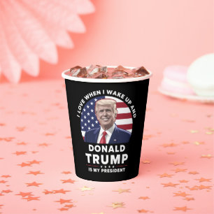 Ich liebe es, wenn ich aufwache und Donald Trump m Pappbecher