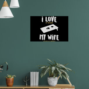 Ich liebe es, wenn meine Frau mich Cornhole spiele Poster