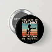 Ich liebe Hunde, ich mache Kickboxdesigns - Frauen Button (Vorne & Hinten)