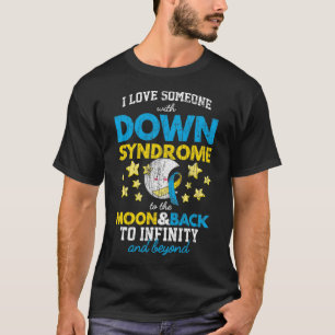Ich Liebe jemanden mit Down-Syndrom auf den Mond u T-Shirt