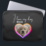Ich Liebe mein Hund Herz Foto Pet Name Laptopschutzhülle<br><div class="desc">Ich Liebe mein Hund Herz Foto Pet Name Laptop Ärmel. Foto in Herzform und Text in trendiger Schrift. Fügen Sie Ihr Foto und Ihren Namen hinzu.</div>