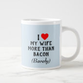 Ich Liebe meine Ehefrau mehr als Bacon Tasse (20oz (Rechts)