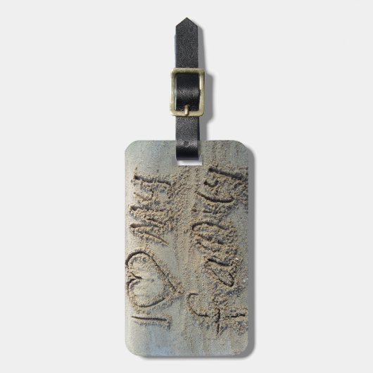 Ich liebe meine Familie, Sand schreibt Liebe Gepäckanhänger (Vorderseite vertikal)