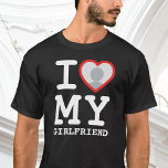 Ich Liebe meine Freundin mehr als je Foto T - Shir T-Shirt<br><div class="desc">Erstellen Sie Ihre eigene I Liebe My Girlfriend mehr denn je Foto Text T - Shirt mit diesem modernen und lustigen Shirt Vorlage mit einem coolen Slab Serif Schriftart und Freundin Foto in einem großen roten Herz. Fügen Sie Ihr eigenes Foto, Ihren Namen oder einen personalisierten Text hinzu. Das Design...</div>