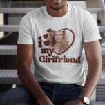 Ich Liebe meine Freundin Pink Brown Foto T-Shirt<br><div class="desc">Sie suchen ein einzigartiges und romantisches Geschenk? Schauen Sie nicht weiter als dieser Brauch Ich Liebe My Girlfriend Foto Shirt! Laden Sie einfach ein Foto von sich selbst hoch und wir drucken es für Sie auf ein Shirt. Dieses Shirt ist ideal für Jubiläen, Valentinstag oder andere besondere Anlass. Bestelle noch...</div>