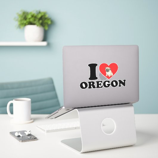 Ich Liebe Oregon und mein Mops Aufkleber (Laptop auf Schreibtisch)