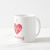Ich Liebe Pflege Herzschlag auf rotes Herz Kaffeetasse (VorderseiteRechts)