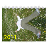 ich liegend in den Gänseblümchen, 2011 Kalender (Titelbild)