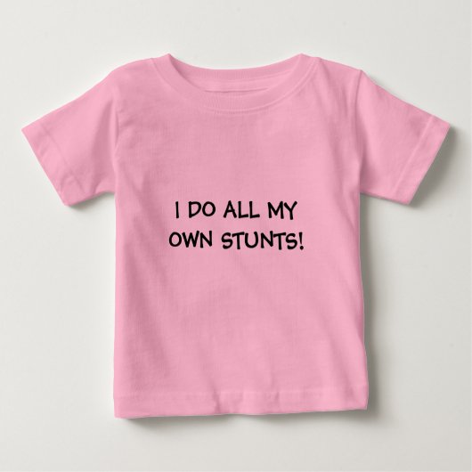 ICH MACHE ALLE EIGENEN STUNTS! BABY T-SHIRT (Vorderseite)