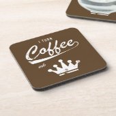 Ich mache Kaffee in KOMs Getränkeuntersetzer (Linke Seite)