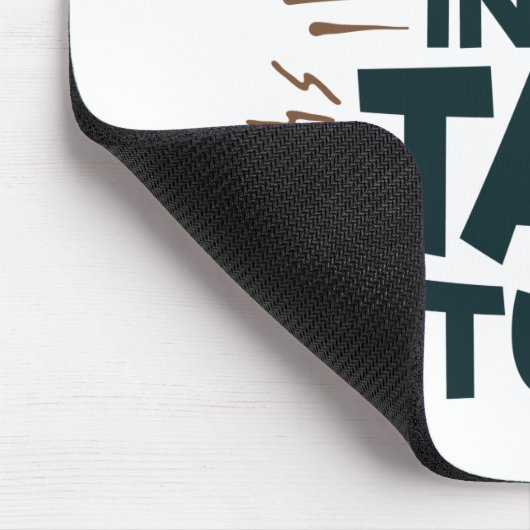 Ich mache Kaffee in Steuererklärung Buchhalter Vor Mousepad (Ecke)